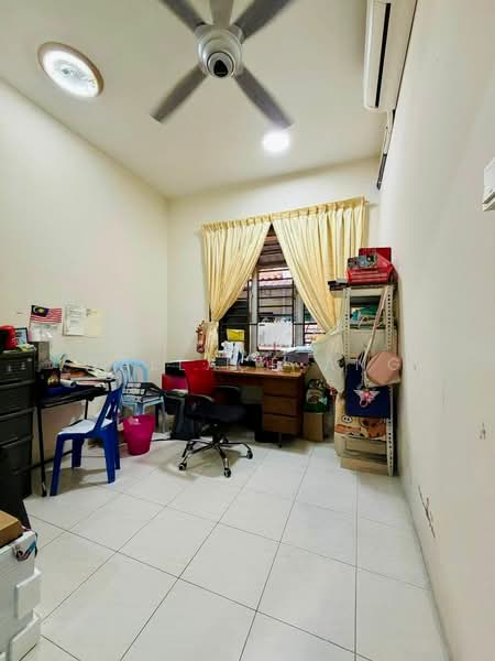 Rumah Kluster untuk Dijual di Taman Gaya (Ulu Tiram) - Wallace Ang - Study - PropertyGuru.com.my