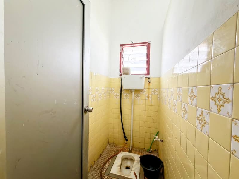 Rumah Banglo untuk Dijual di Seri Kembangan (Selangor) - Izzat Zamros - Bathroom - PropertyGuru.com.my