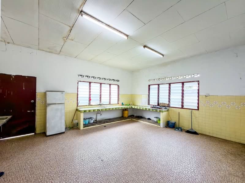 Rumah Banglo untuk Dijual di Seri Kembangan (Selangor) - Izzat Zamros - Kitchen - PropertyGuru.com.my