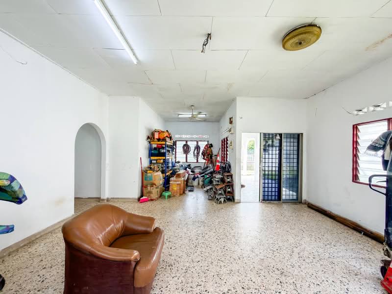 Rumah Banglo untuk Dijual di Seri Kembangan (Selangor) - Izzat Zamros - Living Room - PropertyGuru.com.my