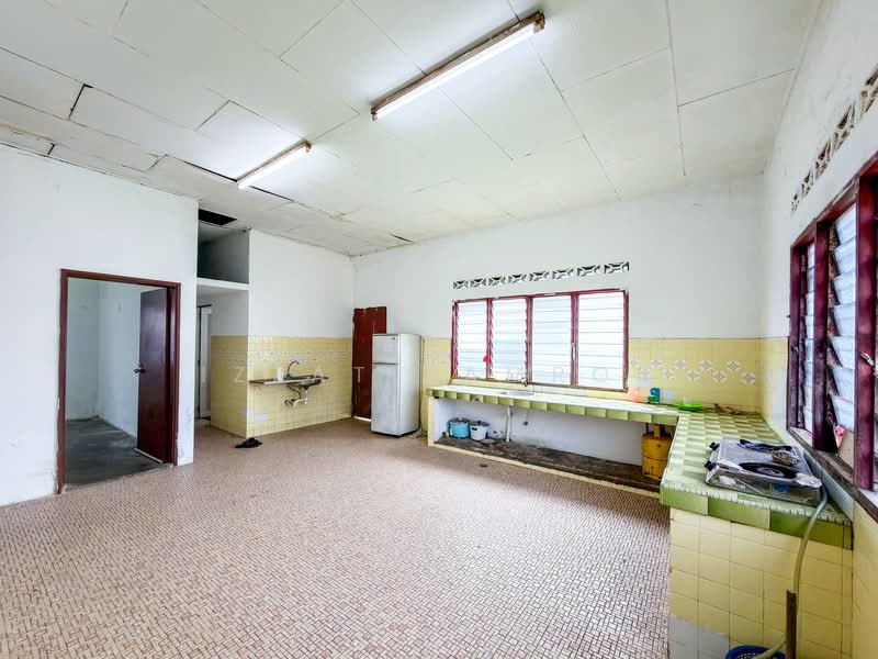 Rumah Banglo untuk Dijual di Seri Kembangan (Selangor) - Izzat Zamros - Kitchen - PropertyGuru.com.my