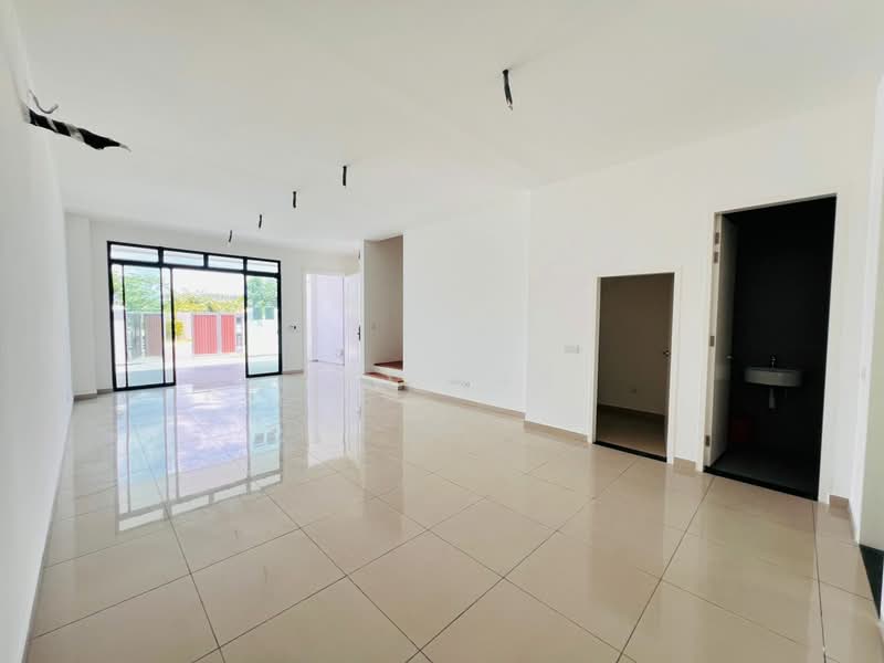 Rumah Teres 2 Tingkat untuk Dijual di Bandar Sri Alam (Johor Bahru) - Sky Tan - Living Room - PropertyGuru.com.my