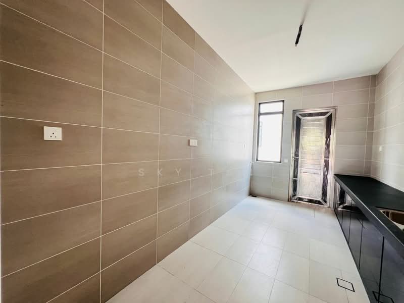 Rumah Teres 2 Tingkat untuk Dijual di Bandar Sri Alam (Johor Bahru) - Sky Tan - Kitchen - PropertyGuru.com.my