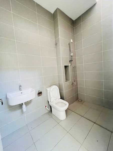 Rumah Teres 2 Tingkat untuk Dijual di Bandar Sri Alam (Johor Bahru) - Sky Tan - Bathroom - PropertyGuru.com.my