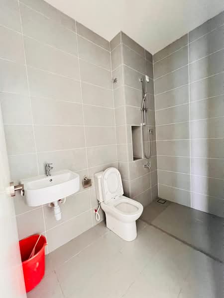 Rumah Teres 2 Tingkat untuk Dijual di Bandar Sri Alam (Johor Bahru) - Sky Tan - Bathroom - PropertyGuru.com.my