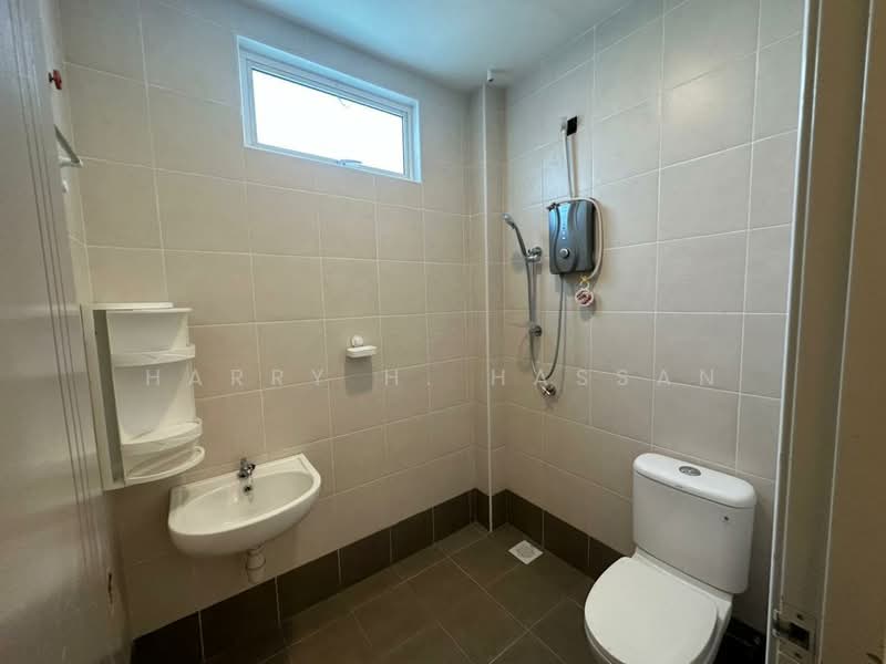 Bungalow for Sale in Taman Bukit Senawang (Senawang) - Harry H. Hassan - Bathroom - PropertyGuru.com.my