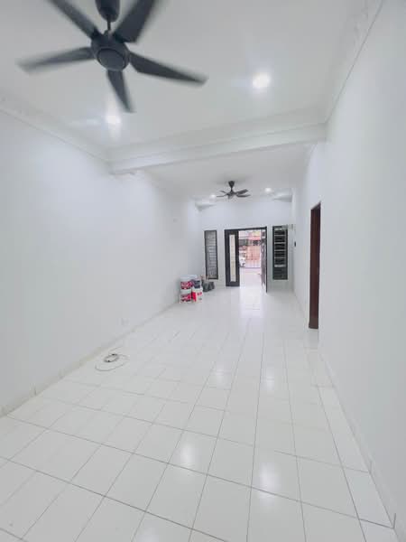 Rumah Teres 1 Tingkat untuk Dijual di Bandar Putra (Kulai) - HAFIZ . - Living Room - PropertyGuru.com.my