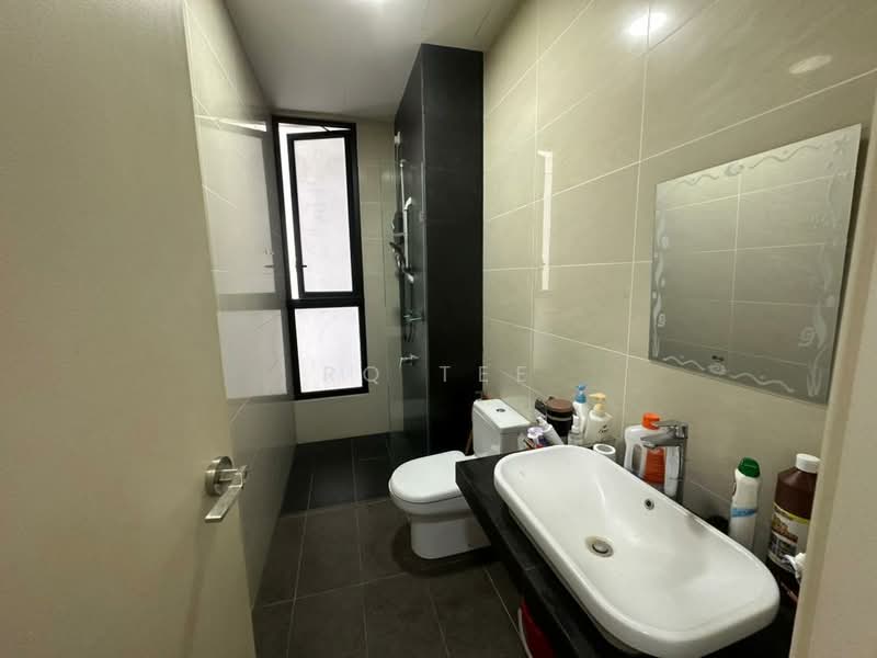 Servis Apartment untuk Disewa di Eco Nest - RQ Tee - Bathroom - PropertyGuru.com.my