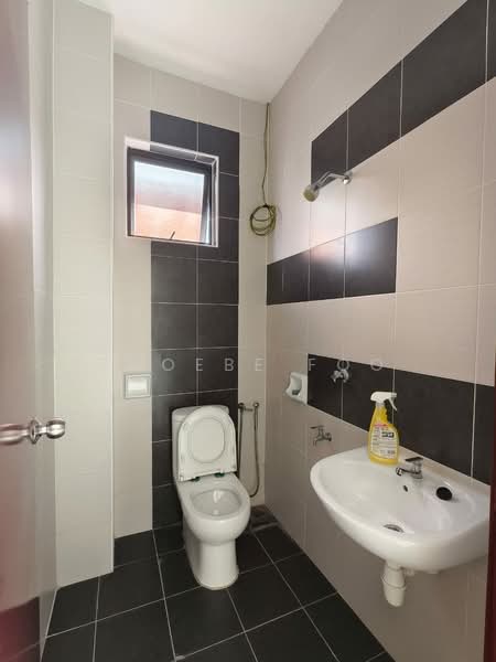 2-storey Terraced House for Sale in Taman Dato Onn (Johor Bahru) - Phoebe Foo - Bathroom - PropertyGuru.com.my