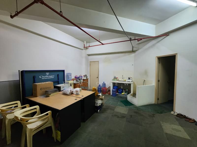 Office for Sale in Bandar Puteri Puchong (Puchong) - Tim Chew - Pantry - PropertyGuru.com.my