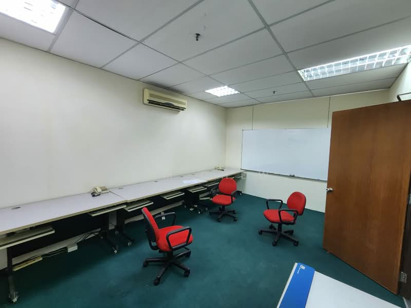 Office for Sale in Bandar Puteri Puchong (Puchong) - Tim Chew - Meeting Room - PropertyGuru.com.my