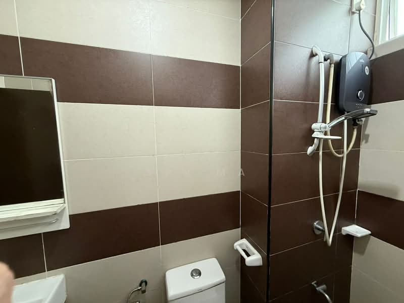 Kondominium untuk Dijual di M Condominium @ Larkin - Yen Ma - Bathroom - PropertyGuru.com.my
