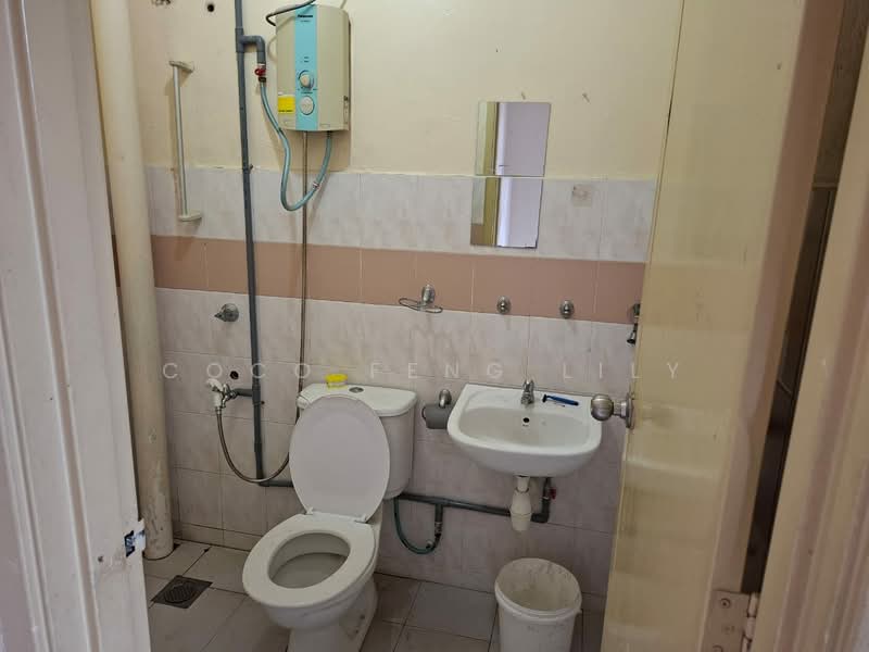 Rumah Teres 2 Tingkat untuk Dijual di Bandar Seri Alam (Masai) - Coco Feng Lily - Bathroom - PropertyGuru.com.my