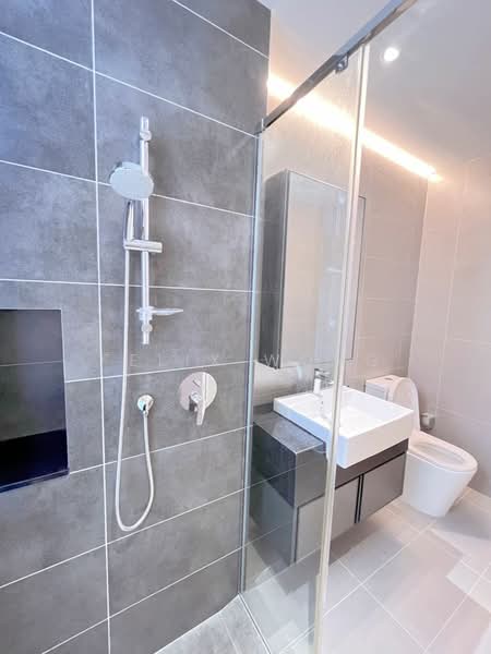 Servis Apartment untuk Disewa di Sunway Belfield - Felix Wong - Bathroom - PropertyGuru.com.my