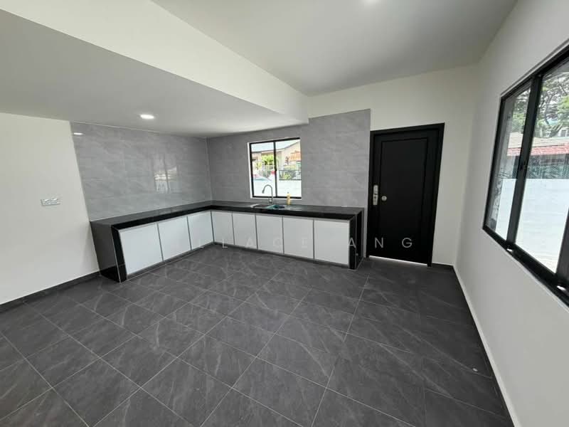 Rumah Teres 1 Tingkat untuk Dijual di Taman Dahlia (Tampoi) - Wallace Ang - Kitchen - PropertyGuru.com.my