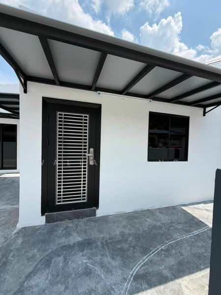 Rumah Teres 1 Tingkat untuk Dijual di Taman Dahlia (Tampoi) - Wallace Ang - Exterior - PropertyGuru.com.my