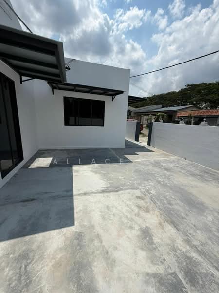 Rumah Teres 1 Tingkat untuk Dijual di Taman Dahlia (Tampoi) - Wallace Ang - Exterior - PropertyGuru.com.my