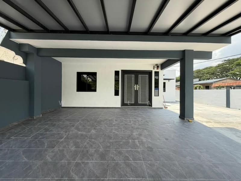 Rumah Teres 1 Tingkat untuk Dijual di Taman Dahlia (Tampoi) - Wallace Ang - Exterior - PropertyGuru.com.my