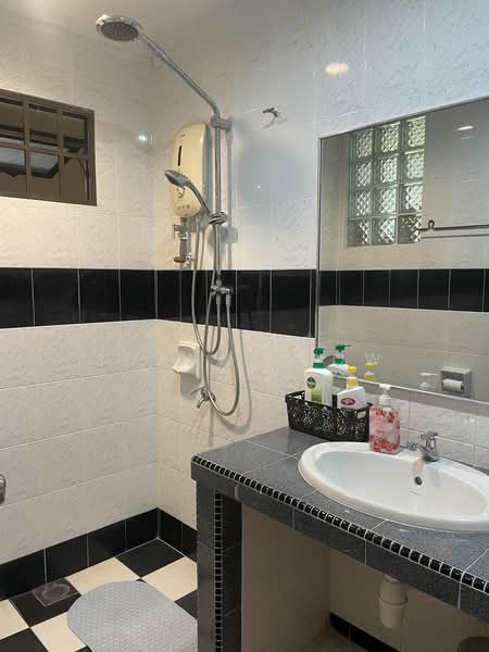 Semi-Detached House for Sale in Seksyen 5 (Petaling Jaya) - Joanne Low - Bathroom - PropertyGuru.com.my