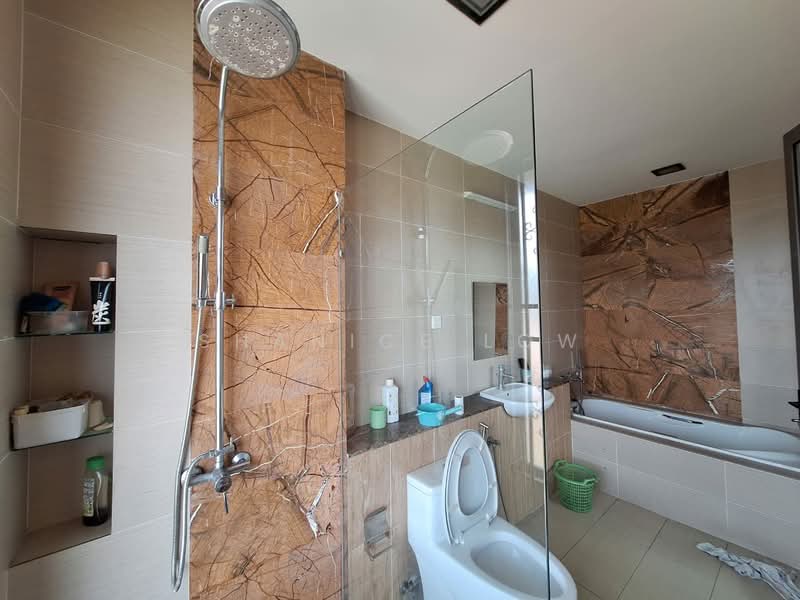Rumah Berkembar untuk Dijual di Taman Bukit Kuchai (Bandar Kinrara) - Shanice Low - Bathroom - PropertyGuru.com.my