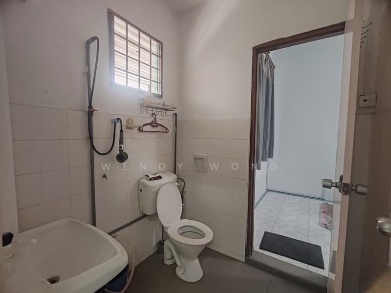 2-storey Terraced House for Rent in Taman Megah Ria (Masai) - Wendy Wong - Bathroom - PropertyGuru.com.my
