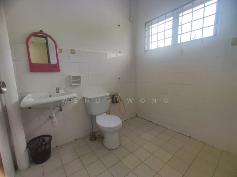 2-storey Terraced House for Rent in Taman Megah Ria (Masai) - Wendy Wong - Bathroom - PropertyGuru.com.my