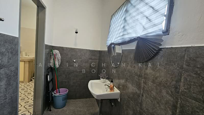 2-storey Terraced House for Sale in Taman Malim Jaya (Bachang) - Alvin Chan Kai Boon - Bathroom - PropertyGuru.com.my
