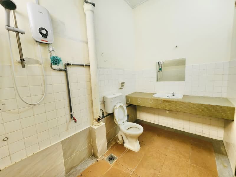 Rumah Teres 2 Tingkat untuk Dijual di Taman Mulia (Cheras) - Erin Yusof - Bathroom - PropertyGuru.com.my