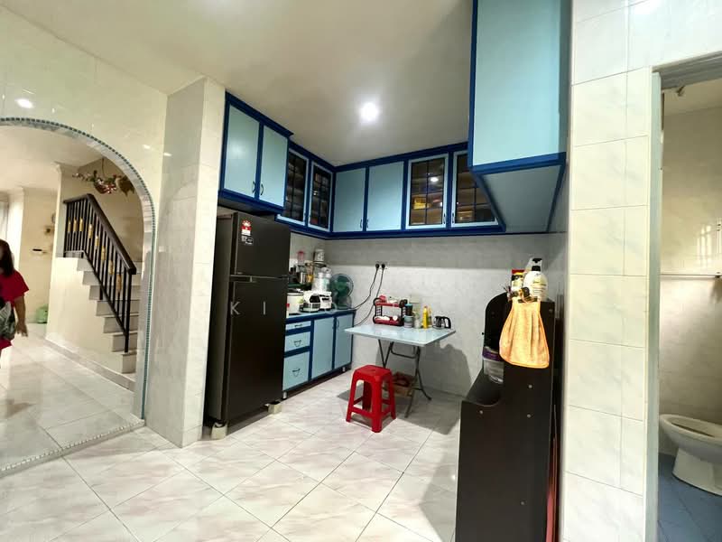 Rumah Teres 2 Tingkat untuk Dijual di Taman Sri Putra (Tampoi) - Kino Jaw - Kitchen - PropertyGuru.com.my