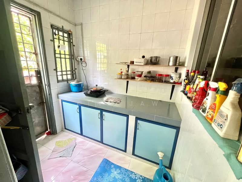 Rumah Teres 2 Tingkat untuk Dijual di Taman Sri Putra (Tampoi) - Kino Jaw - Kitchen - PropertyGuru.com.my
