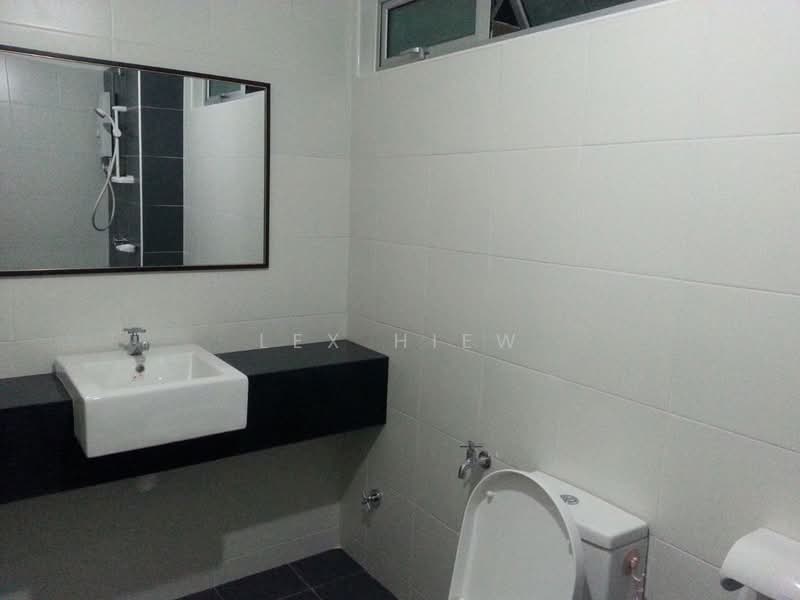 Apartment for Sale at Idaman Residence - Lex Hiew - Bathroom - PropertyGuru.com.my