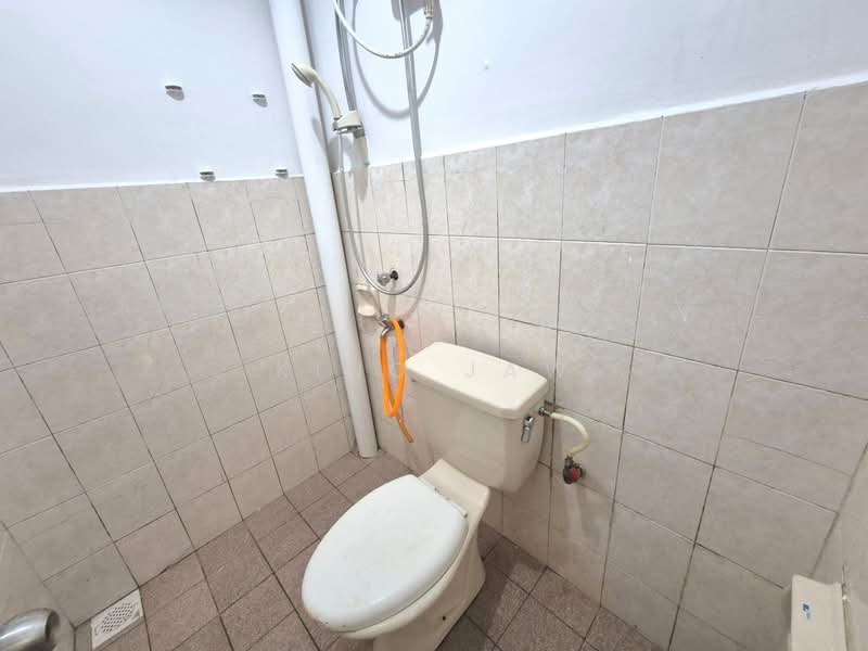 1.5-storey Terraced House for Sale in Taman Pelangi Indah (Ulu Tiram) - Kino Jaw - Bathroom - PropertyGuru.com.my