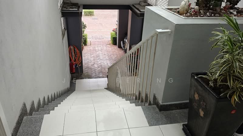 Rumah Bandar untuk Dijual di Putra Heights (Subang Jaya) - Jennifer Ng - Entrance - PropertyGuru.com.my