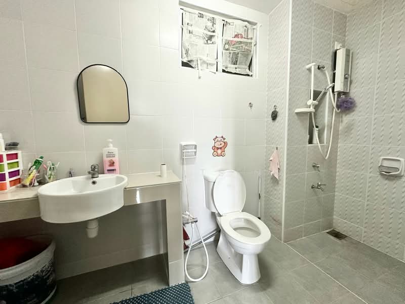 Apartment for Sale at Austin Suites (Permata Austin) - June Tseng - Bathroom - PropertyGuru.com.my
