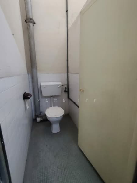 Rumah Teres 2 Tingkat untuk Dijual di Kompleks Chain Ferry (Butterworth) - Zack Lee - Bathroom - PropertyGuru.com.my