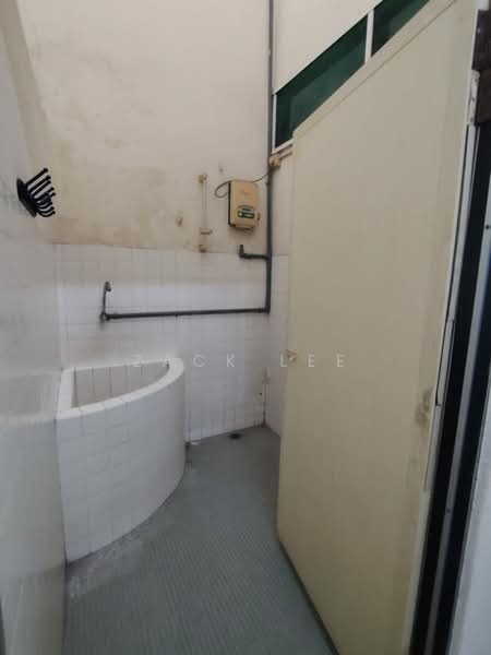 Rumah Teres 2 Tingkat untuk Dijual di Kompleks Chain Ferry (Butterworth) - Zack Lee - Bathroom - PropertyGuru.com.my