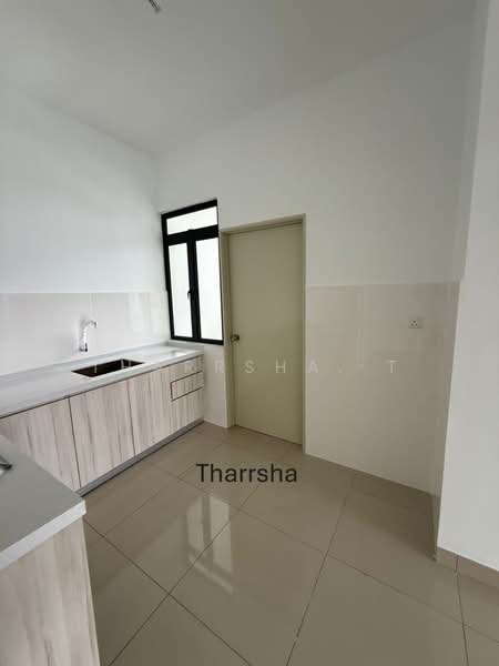 Kondominium untuk Disewa di Topaz Residence - Tharrsha. T - Kitchen - PropertyGuru.com.my