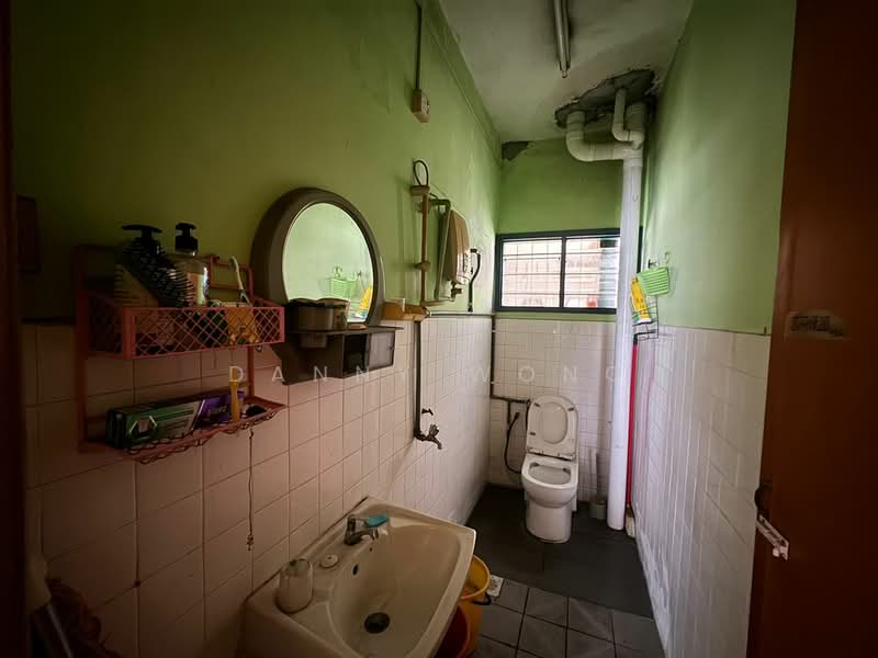 2-storey Terraced House for Sale in Taman Daya (Kepong) - Danny Wong - Bathroom - PropertyGuru.com.my