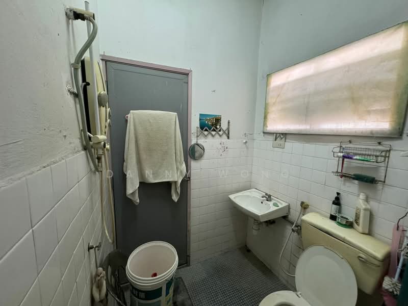 2-storey Terraced House for Sale in Taman Daya (Kepong) - Danny Wong - Bathroom - PropertyGuru.com.my