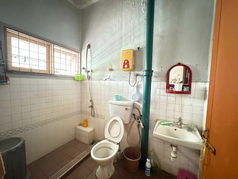 2-storey Terraced House for Sale in Taman Daya (Kepong) - Danny Wong - Bathroom - PropertyGuru.com.my