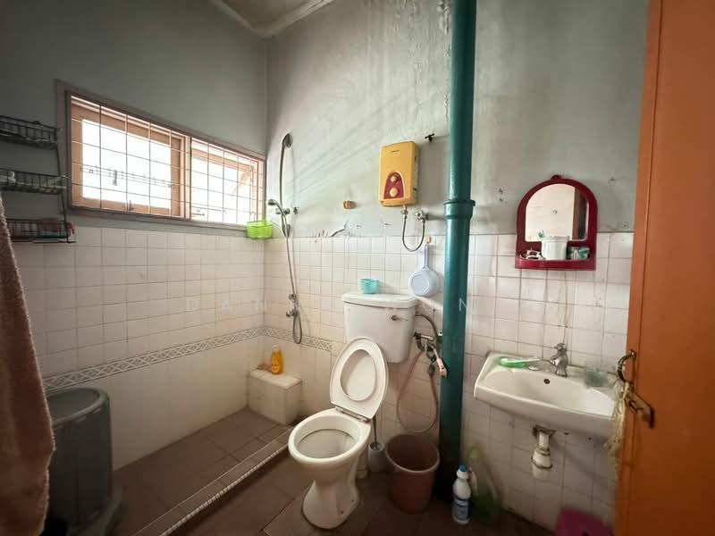 2-storey Terraced House for Sale in Taman Daya (Kepong) - Danny Wong - Bathroom - PropertyGuru.com.my