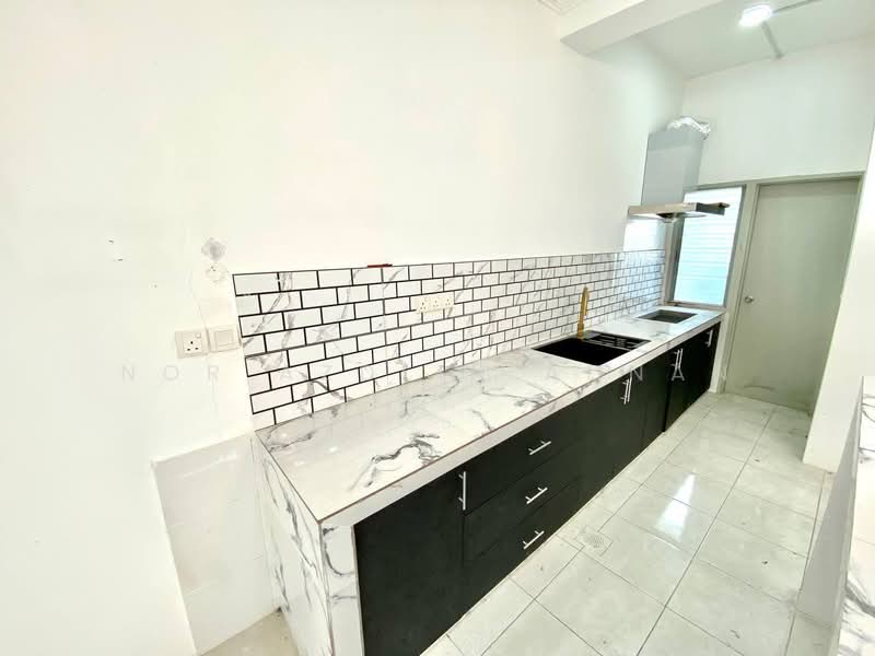 2-storey Terraced House for Sale in Semenyih (Selangor) - Nor Azdlin Adnan - Kitchen - PropertyGuru.com.my