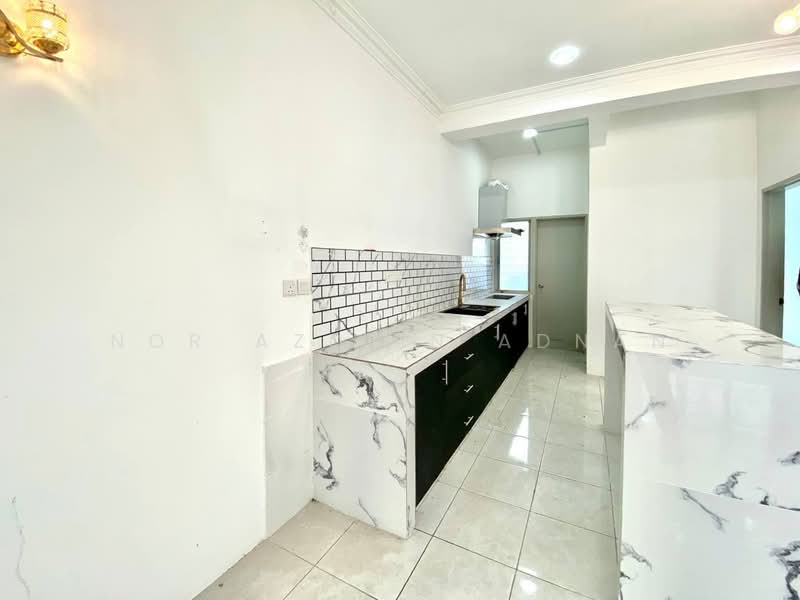 2-storey Terraced House for Sale in Semenyih (Selangor) - Nor Azdlin Adnan - Kitchen - PropertyGuru.com.my