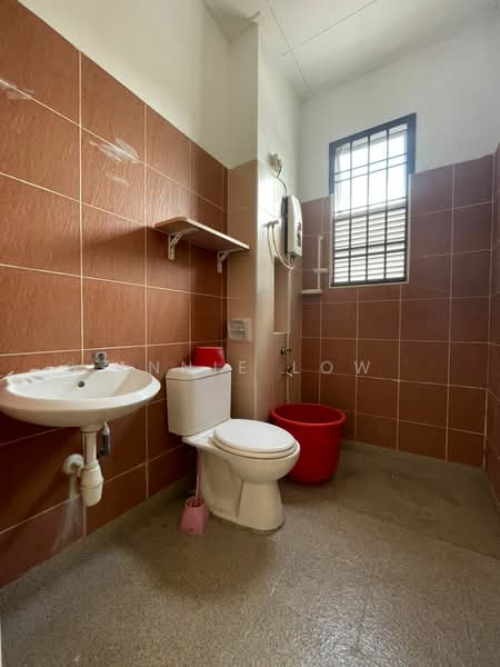 Cluster House for Sale in Skudai (Johor) - Annie Low - Bathroom - PropertyGuru.com.my