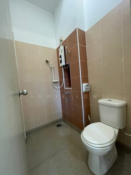 Cluster House for Sale in Skudai (Johor) - Annie Low - Bathroom - PropertyGuru.com.my