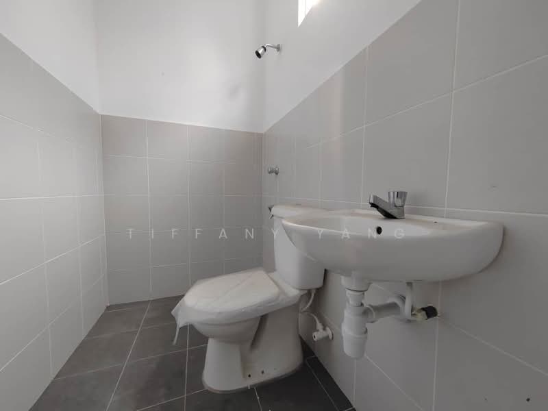 2-storey Terraced House for Sale in Taman Kundang Jaya (Rawang) - Tiffany Yang - Bathroom - PropertyGuru.com.my