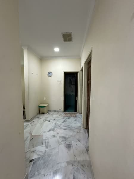 Cluster House for Sale in Taman Putra Perdana (Puchong) - Leon Lim - Corridor - PropertyGuru.com.my