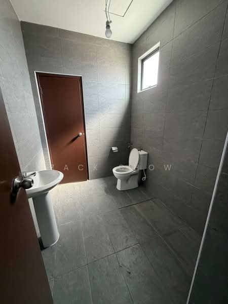 Rumah Teres 2 Tingkat untuk Dijual di Mutiara Rini (Skudai) - Zack Chow - Bathroom - PropertyGuru.com.my