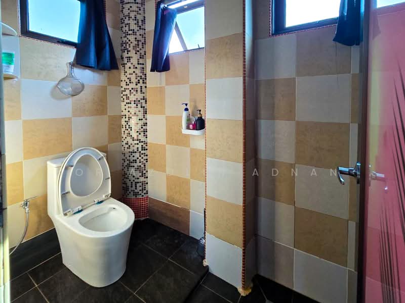 Bungalow for Sale in Bandar Seri Putra (Bangi) - Nor Azdlin Adnan - Bathroom - PropertyGuru.com.my