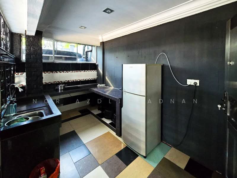 Bungalow for Sale in Bandar Seri Putra (Bangi) - Nor Azdlin Adnan - Kitchen - PropertyGuru.com.my